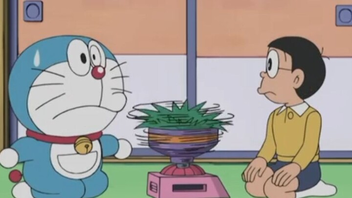 nobita bingung melihat doraemon