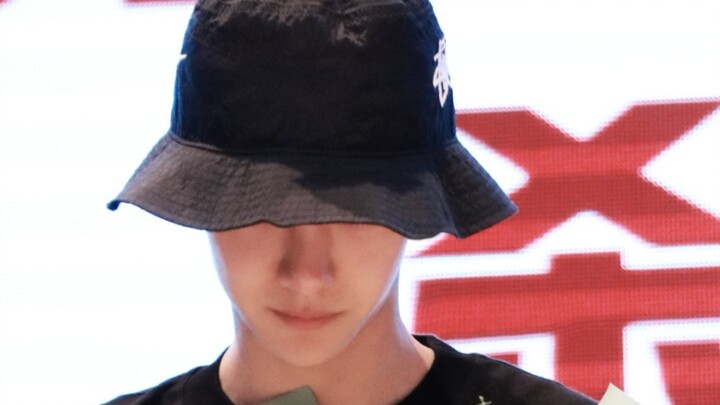 一博说拍《冰雨火》时很有安全感，看看这排面，满满的安全感！