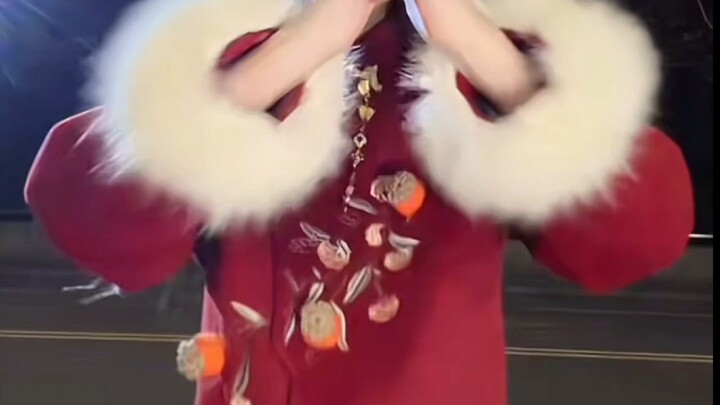 วังxiao grass :ภูเขาไปอีกฝั่งหนึ่งของการเต้นท่าทาง王小草:山对山来岸对岸手势舞