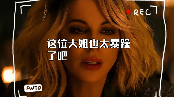 Chị này nóng tính quá nhỉ. Chỉ cần hơi không vừa ý là lao vào xử luôn.