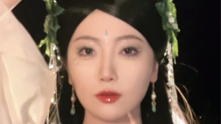 "Mình phải nghĩ cách để anh chàng này nhớ ra mình càng sớm càng tốt."