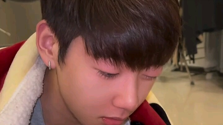 Contacts Mini-Drama: Do You Like It Hard or Soft?