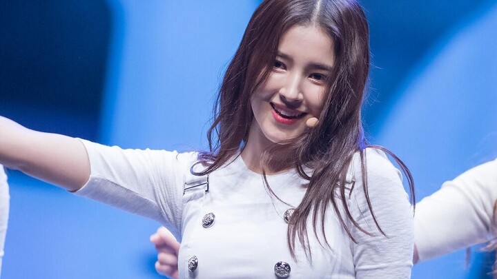 Paduan energi tinggi MOMOLAND-NANCY wajib ditonton