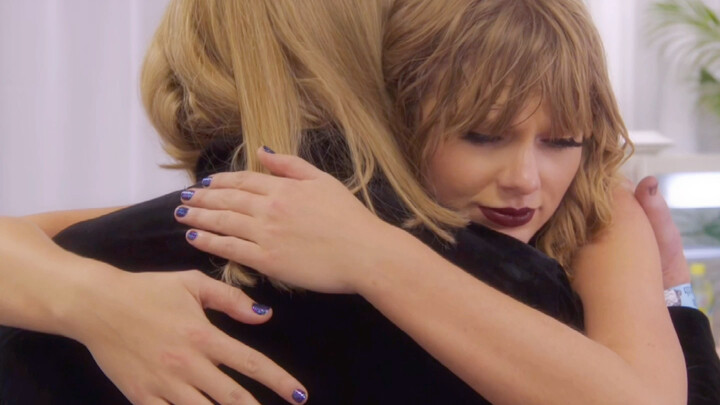 Là người bạn thân nhất của Taylor Swift, mẹ cô luôn là chỗ dựa vững chắc để cô bước tiếp đến ngày hô