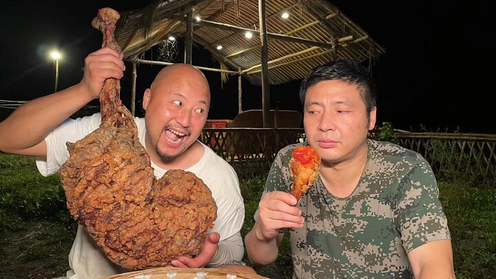 กินไก่ทอดมาเยอะแล้ว แต่เคยกินไก่ทอดจากขาอูฐหรือยัง?