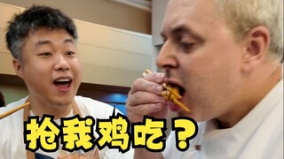 Seberapa enak sebenarnya ayam tanah pot Xuzhou? Orang-orang asing Spanyol ini sampai berebut untuk m