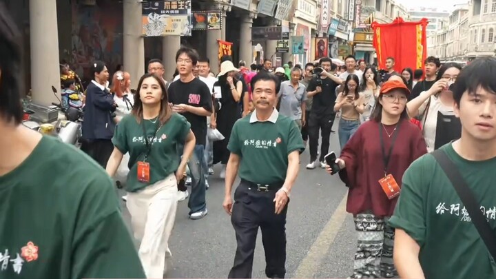 That’s how the Chaoshan people desperately held aloft the love letter for their grandmother.