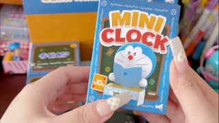 Membuka kotak kejutan ornamen jam Doraemon(^^)v