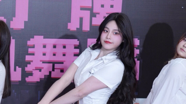 Versi lengkap rok pendek klasik hadir!