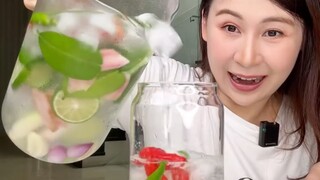 Minuman aneh aneh lagi…. soda tomyam..   seger banget