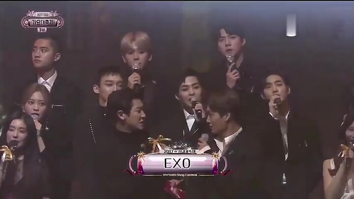 EXO attended the Song Festival! How many voices did one EXO vocalist drown out during the chorus?
