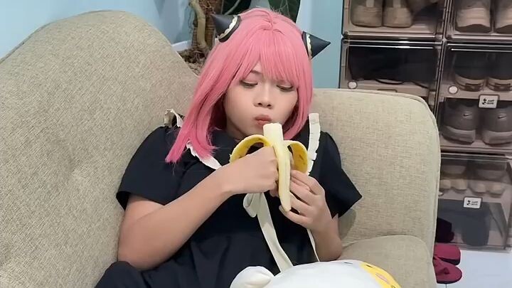COSPLAY ANIME| makan sambil tiduran ini yang terjadi