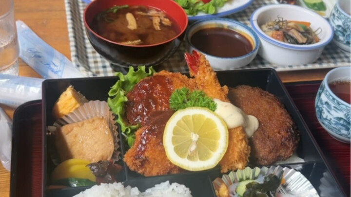 Documenting Life as a Part-Time Worker in Japan — Our elderly Japanese boss has taken us out to dinn
