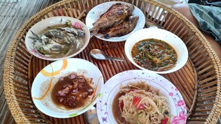 ตำบักหุ่ง ปิ้งปลา อ่อมกบ แนวอยู่แนวกินแบบอีสาน