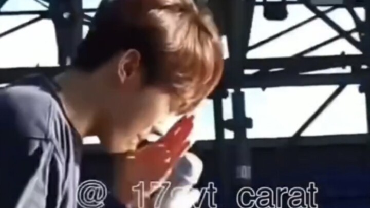 มีเรื่องที่น่าอับอายยิ่งกว่าใส่ชุดผิดขึ้นเวทีเกิดขึ้นแล้ว คุณกวานนี่ป่วยจนสับสน: ไม่ได้ตั้งใจจะบูประ