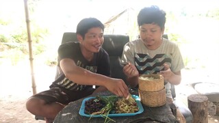 ทอดแมงกอกแนวหากินยากตำบักหุ่งแซ่บๆ