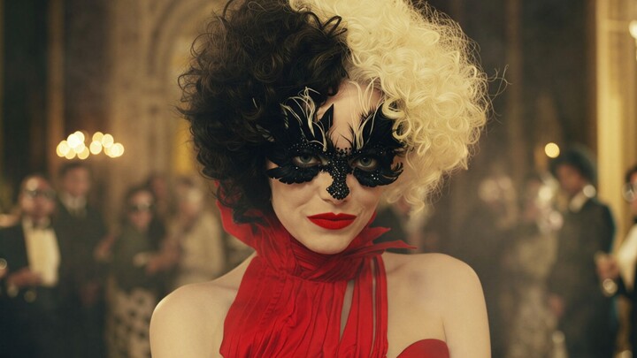Di permukaan ia adalah asisten kecil yang manis, tapi sebenarnya ia adalah penyihir gila Cruella!