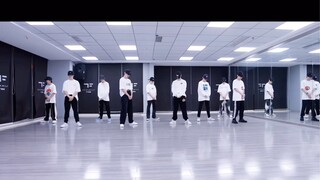 好像卡上了！