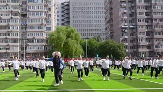 White hair meets white T-shirt! Teacher Gaodu danced "Kumara" with students from Beijing Dance Acade