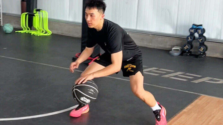 Kỳ nghỉ hè đã đến, trên sân đừng tập mấy chiêu lòe loẹt làm gì, chỉ cần luyện tốt 10 kiểu dẫn bóng h