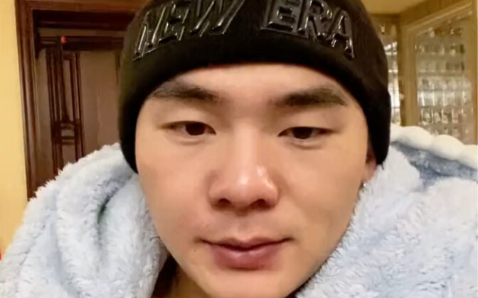 Sobat-sobat, adik nggak bisa bahagia lagi hahaha!