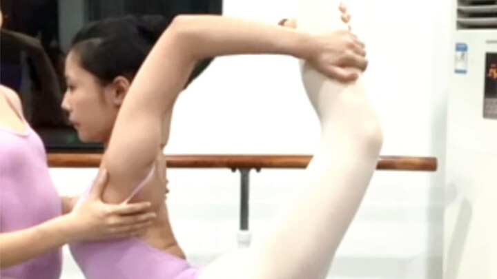The basic dance skills are acquired bit by bit.