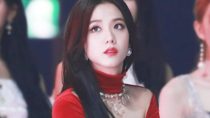 Video clip of Kim Ji-soo, who can be either cool or sweet