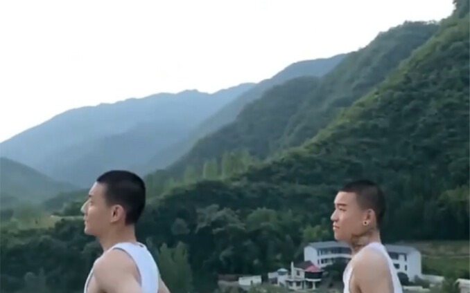 Komaeda Nagito nhìn thấy hy vọng tăng lên gấp trăm lần.