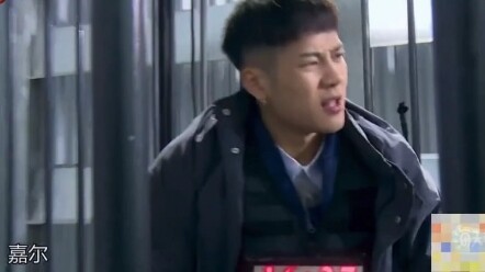 สมาชิกทีมอ่านภาษาเกาหลีไม่ออกเลยไปหาวังเจียเอ่อร์ แต่พอวังเจียเอ่อร์อ่านไปได้ครึ่งหนึ่งก็ย้อนถามกลับ