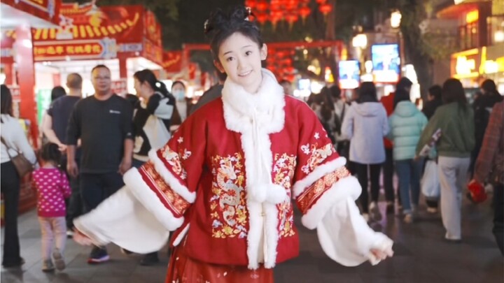 Đùng đoàng đùng đoàng, phựt phựt phựt, bùm bùm bùm, Tết đến rồi!