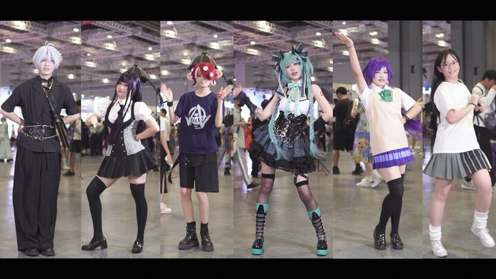 Bawa kamu kembali ke acara komik 15 tahun lalu! Tantang diri untuk menari Happy Synthesizer bersama 