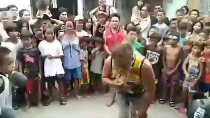 ang lupet yung batang naka white na sando