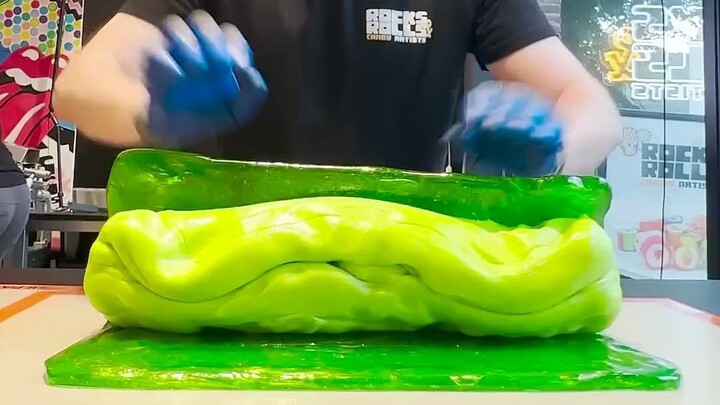 Tidak ada yang bisa menolak permen hijau seperti ini!