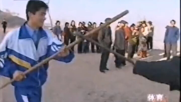 الرياح الخفيفة والمطر الدقيق في عالم الشوارع - مقطع من عصا القشرة