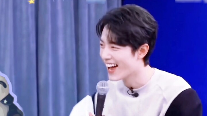 [Xiao Zhan] Xiao Panda đang ở đây trên bậc thang leo núi