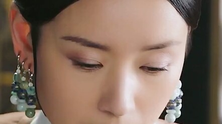 To win the emperor’s favor, she ignores her son’s health and forces him to study—only to lose everyt