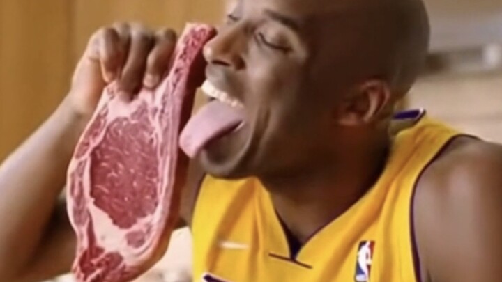 كوبي يشارك في تحدي "الاسترزاق بالطعام"