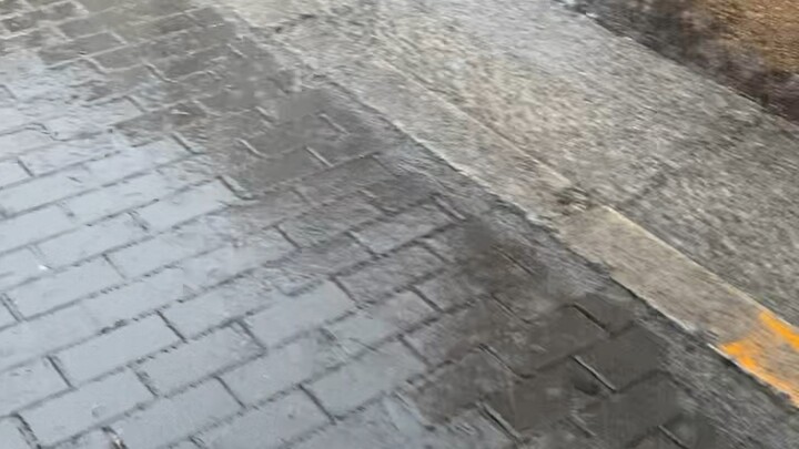 Hujan ☔️ Terlalu putih