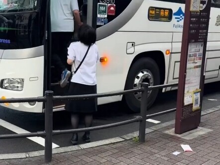 Đồng hồ báo thức TV với đại nghĩa