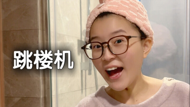 มีคนกำลังอาบน้ำแล้วร้องเพลง “เครื่องเล่นตู้มหก” อย่างสนุกจนฉันจับได้ ว่ากันว่าแอบถ่ายตอนร้องเพลงแล้ว