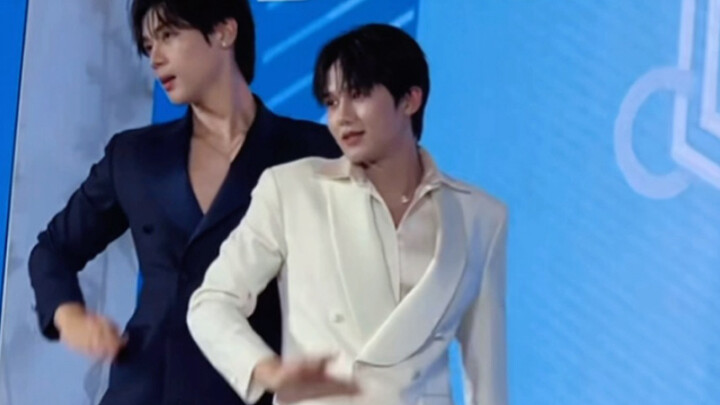 ทรัพย์สินของครอบครัวกลับเต้นเพลง “Bad” ยาวขนาดนี้เลย! เฉินถวนกับมี่ลี่ช่างทั้งร่ายรำและร้องเพลงเก่งจ