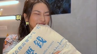 Girlfriend, next time we watch a movie, I'll have to tie you up!