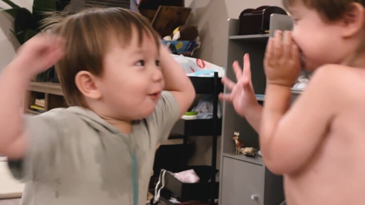 The 3-year-old brother’s reaction when he’s being chased and beaten by his 1-year-old sibling 💧