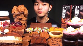 ASMR ช็อกโกแลต ของหวาน ไอศกรีม มาการอน เค้ก ช็อกโกแลตบาร์ คุกกี้ กิน