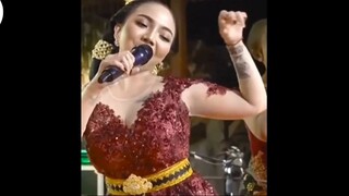 Meresahkan lagu nya 😂😂
