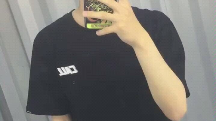 【Wang Yibo】Gaya rambut dreadlock-nya mau dibongkar! Tapi dia sendiri sayang untuk melepasnya!