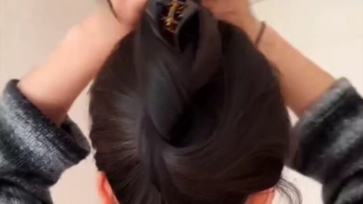 A Different Tutorial on Styling Hair with Clips (So Super Easy)