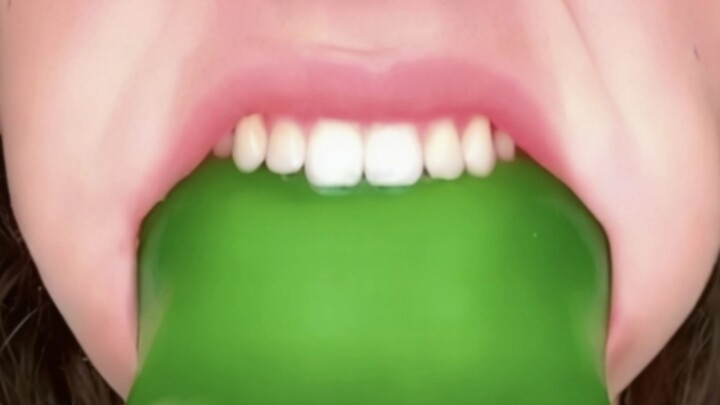 Foreign mukbang creators are just so pitiful!