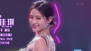 许佳琪 《skin》一边跳舞一边往下掉东西，跳完舞Kiki：我的筷子呢？哈哈哈扯领带的瞬间，是谁被苏死了？是我！
