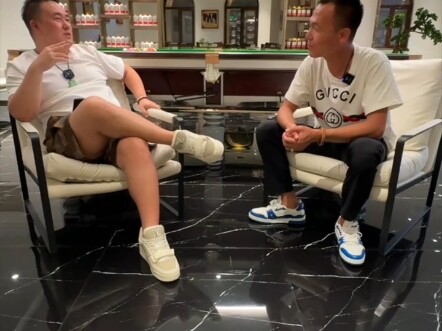 Interview with @狗爱玩Pan Hong (66 is my dad) who founded KK Park, a three-generation dog owner, about 